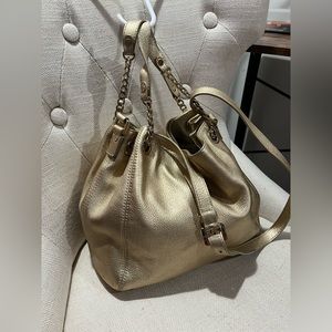 Fabulous Michael Kors leather bucket bag gold chains $298 retail